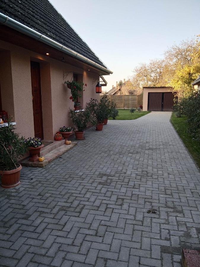 Moezsi Apartman Tolna Екстер'єр фото