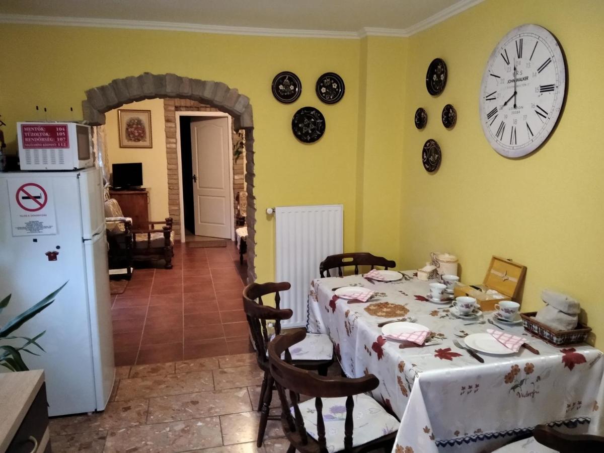 Moezsi Apartman Tolna Екстер'єр фото